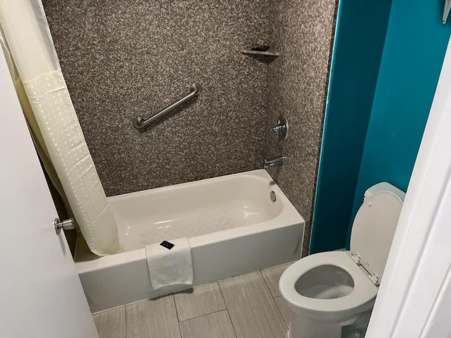 Hotel 2 Double Bed Studio 109 & Hot Tub Livingston Exterior photo